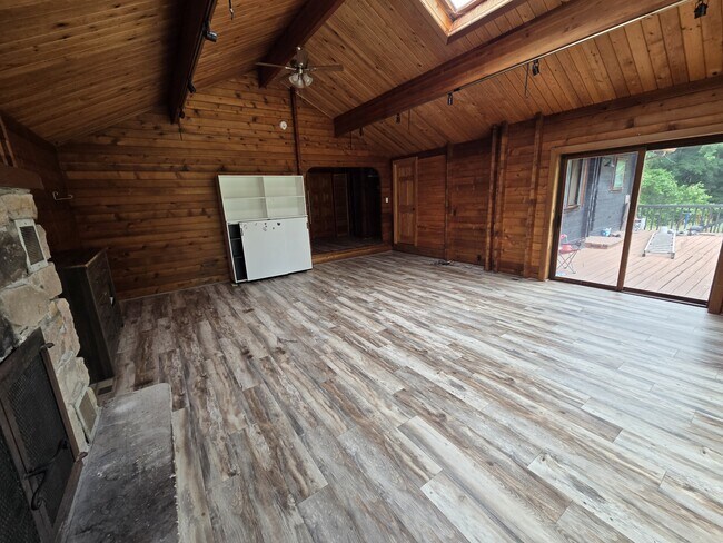 Building Photo - 15 Woodard Rd