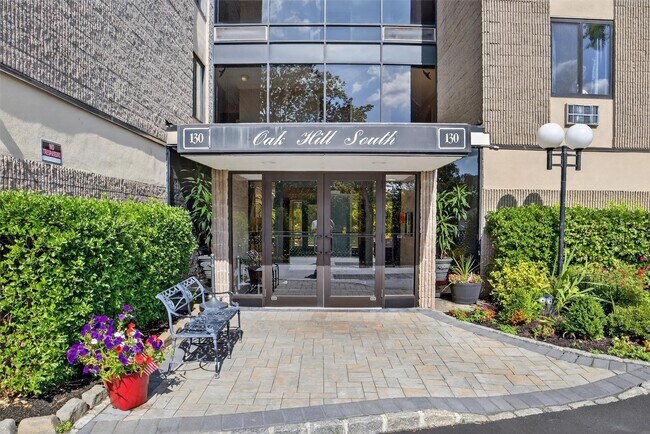 Building Photo - 130 Colonial Pkwy