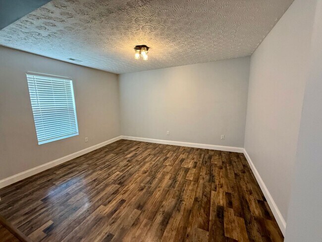 Building Photo - Spacious 4-Bedroom Home in the Licking Heights School District