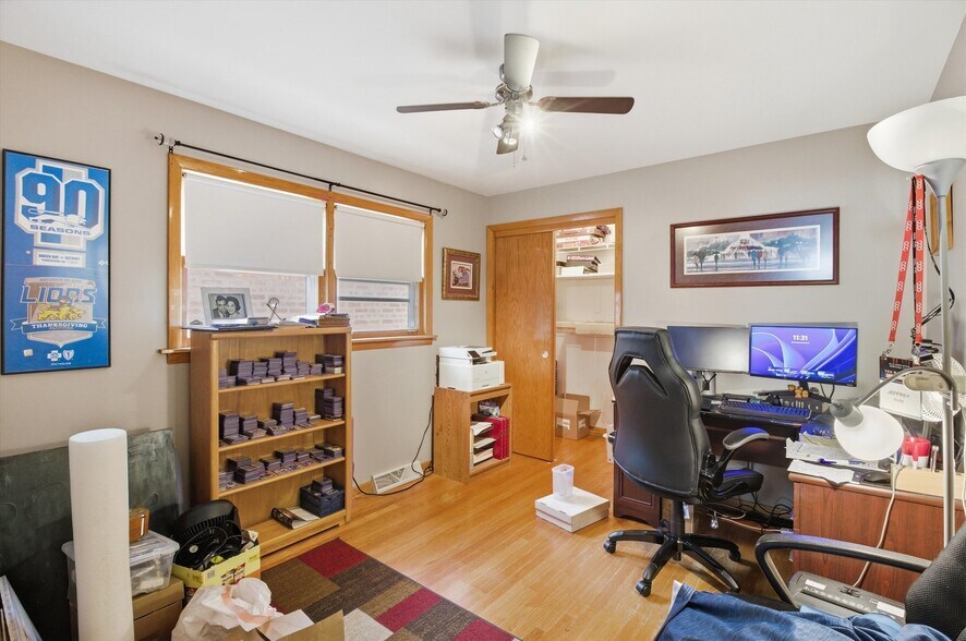 Building Photo - 5363 N Mont Clare Ave