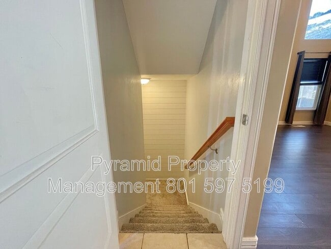 Building Photo - 2896 E Lookout Dr