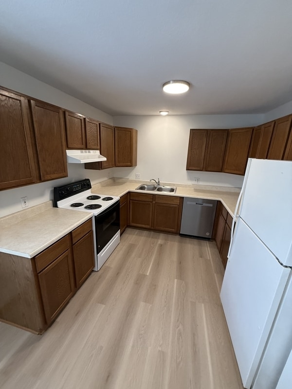 Building Photo - 215 Jewel Dr