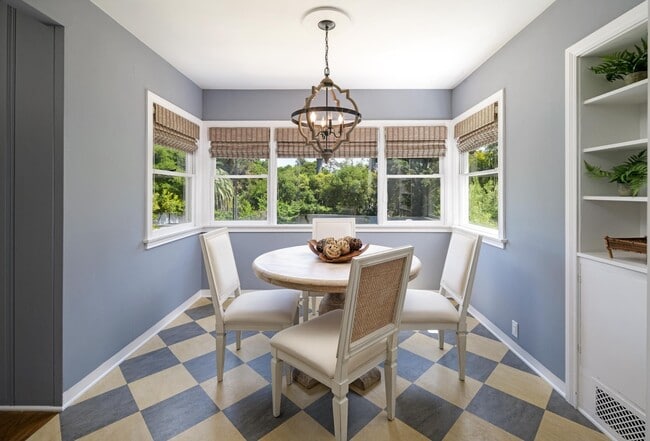 Building Photo - 240 Hot Springs Rd