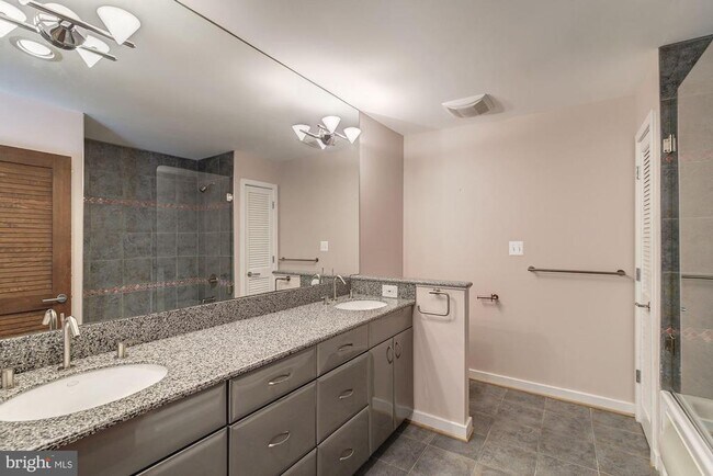Building Photo - 1325 Darnall Dr