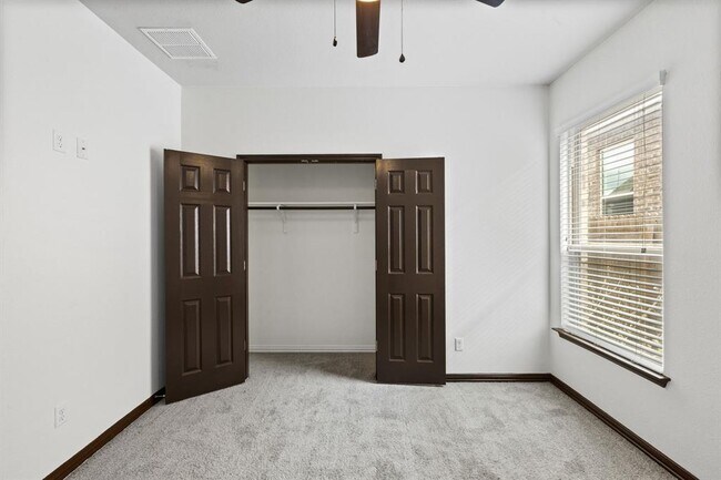 Building Photo - 221 Mandana St