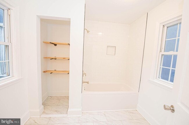 Building Photo - 308 N Division St