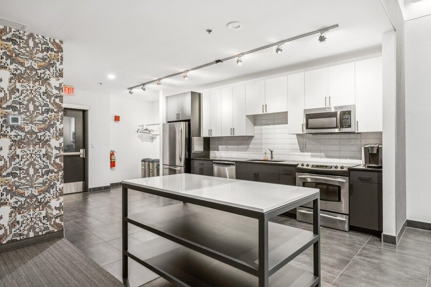 Building Photo - 401 N 2nd St