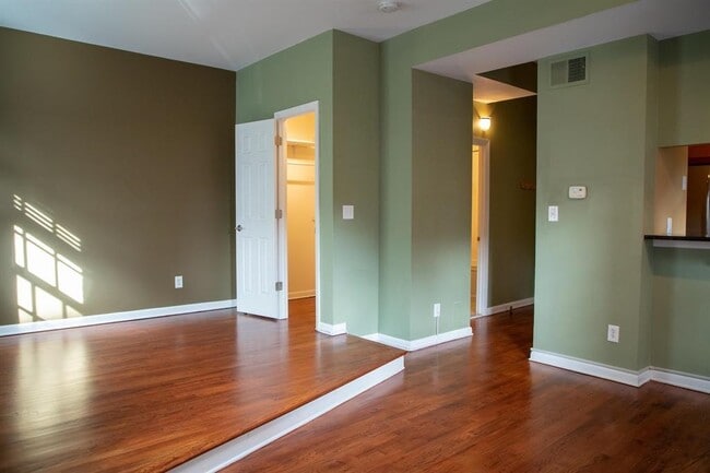 Building Photo - 227 Christopher Columbus Dr
