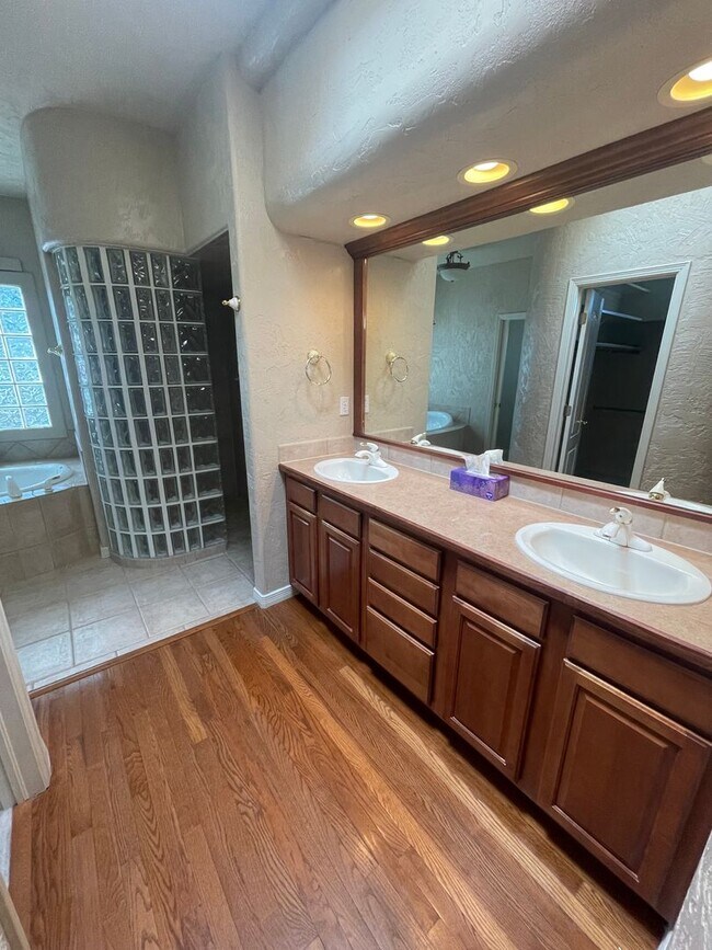 Building Photo - Gorgeous Home in Sonoma Ranch off Golf Club Rd!