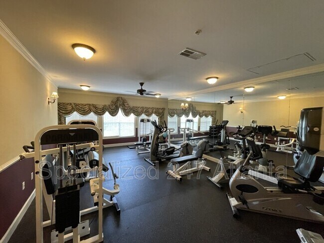 Building Photo - 3300 Dogwood Dr