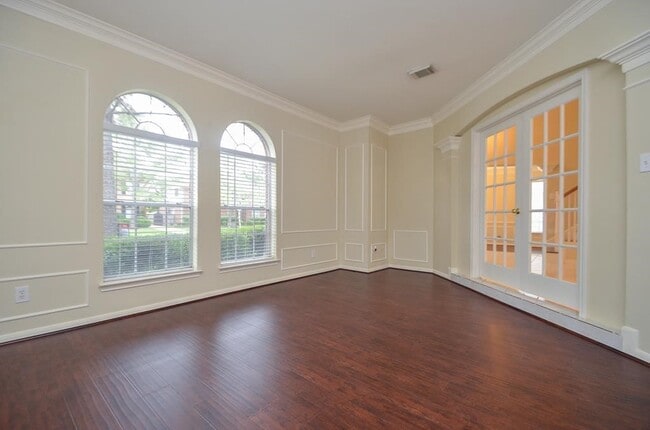 Building Photo - 20735 Fawnbrook Ct