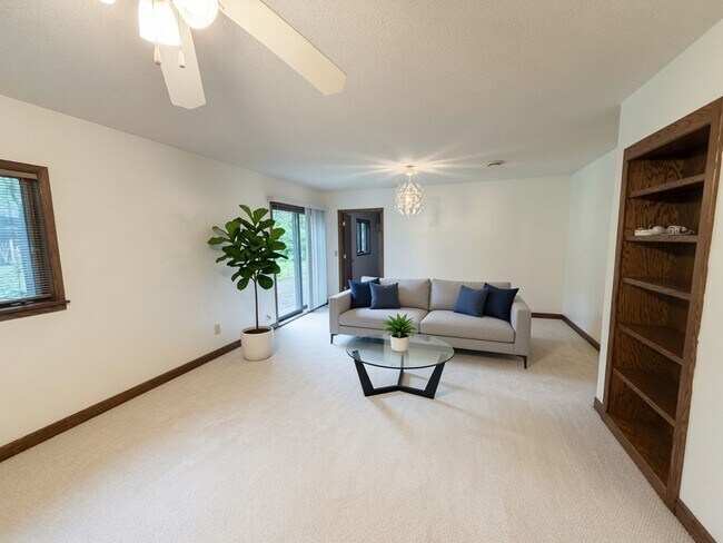 Building Photo - 14902 Wildwood Rd
