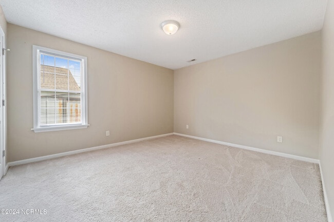 Building Photo - 208 Quarter Horse Ln
