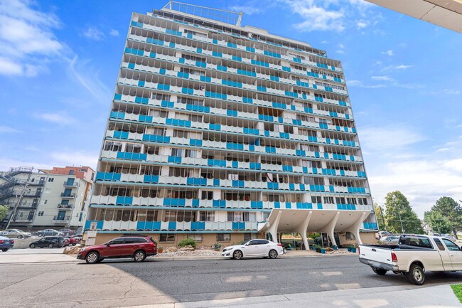 Building Photo - Condo near Congress Park!