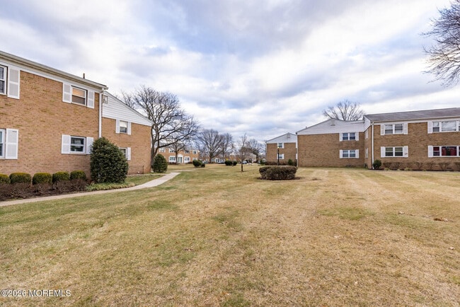 Building Photo - 187 Evergreen Rd