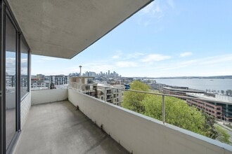 Building Photo - Stunning Queen Anne south slope condo with parking