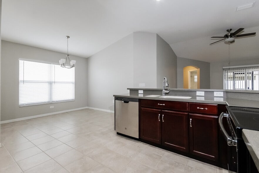 Building Photo - 423 Fern Gulley Dr