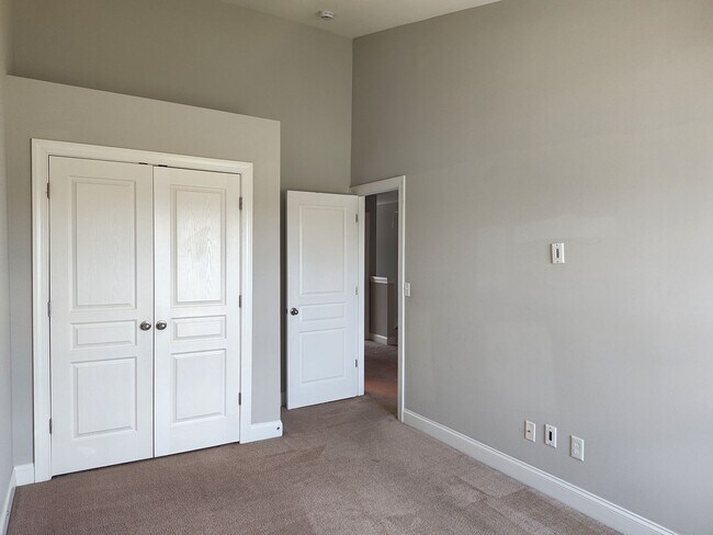 Building Photo - Charming Townhome located in the Settlers Landing Community in Concord NC!