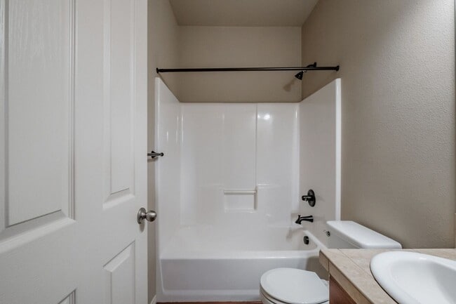 Building Photo - 4-Bedroom Home in NW Albany