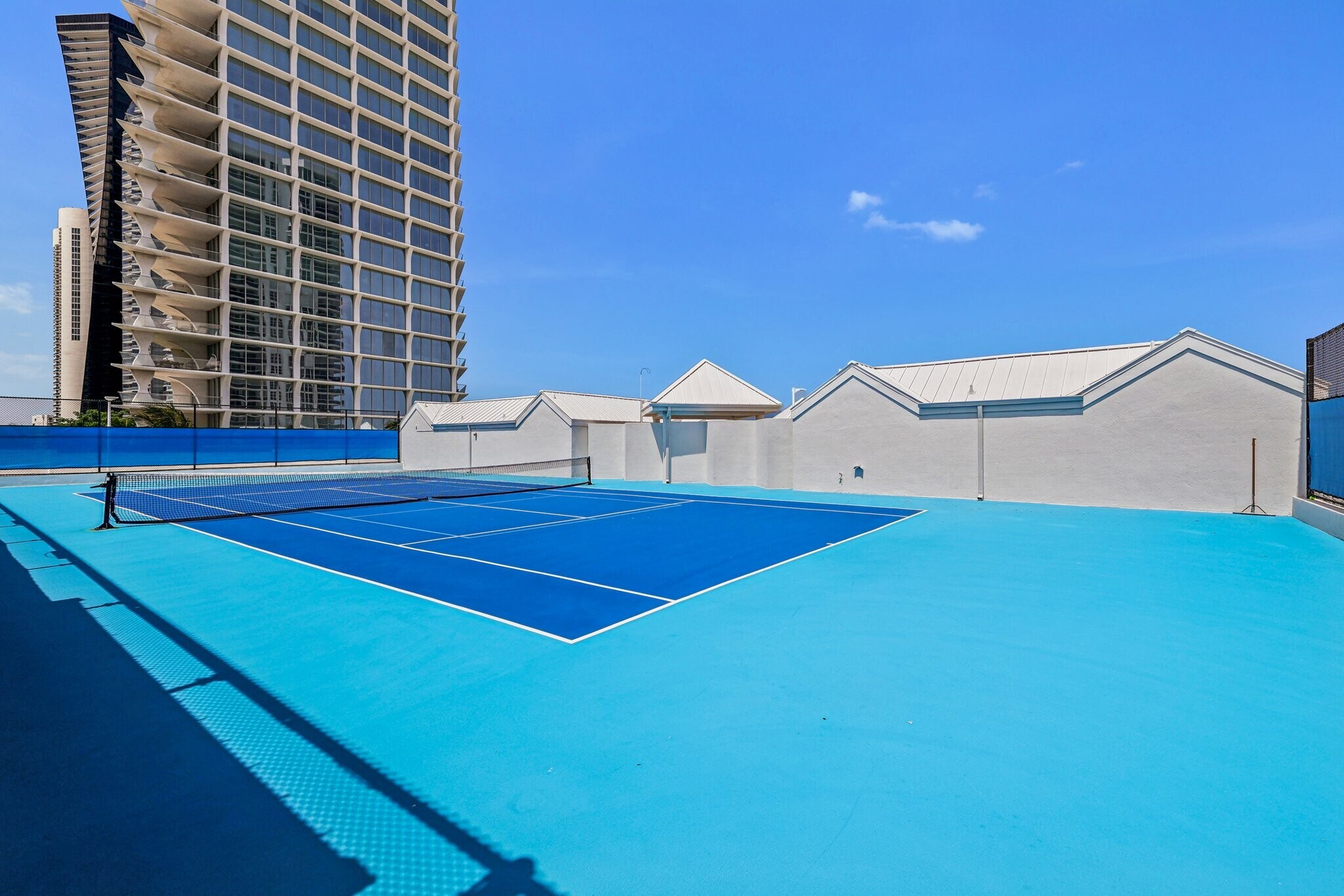 Building Photo - 16711 Collins Ave