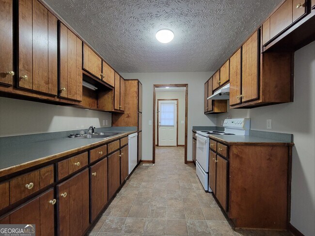 Building Photo - 518 Carl-Cedar Hill Rd