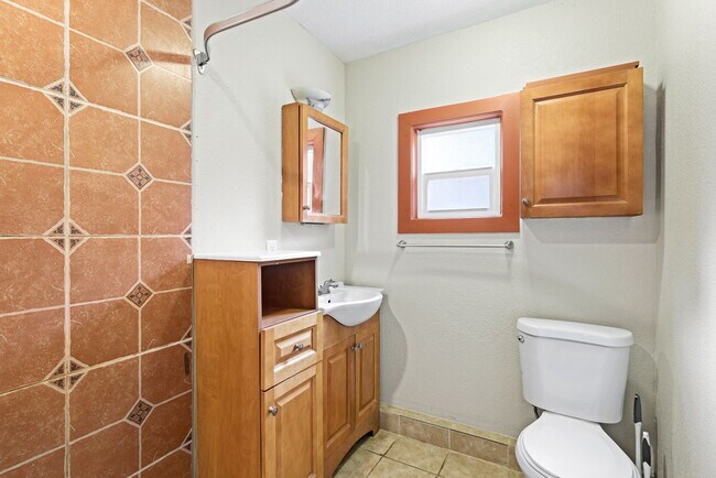 Building Photo - 811 Shoshone Pl