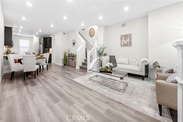 Building Photo - 67 Plateau