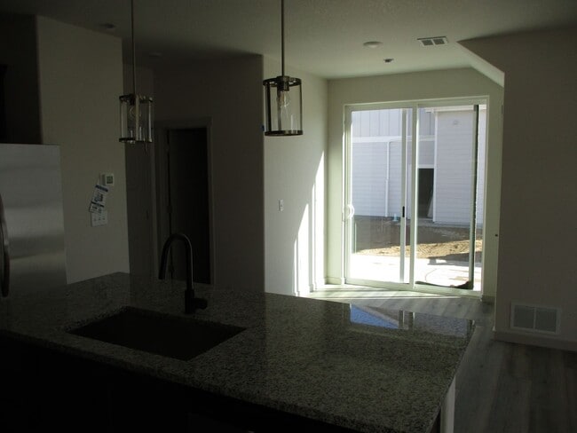 Building Photo - 1155 Smt Vis Dr