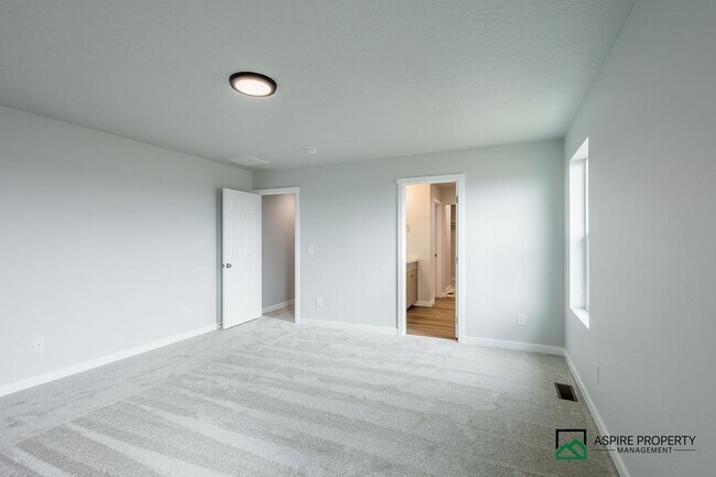 Building Photo - Brand New 5 Bed 3 Bath home 2600sf+ and a 3 car garage