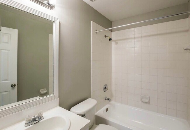 Building Photo - 1360 SW 119th Ave
