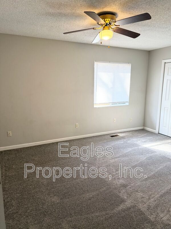 Building Photo - 2002 Stephens Ct