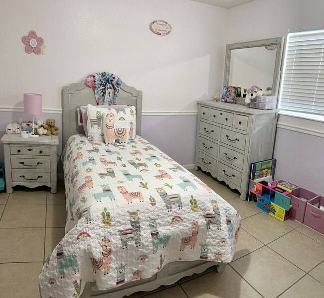 Building Photo - AVAILABLE NOW!!  RANCH STYLE HOME IN NON-H...