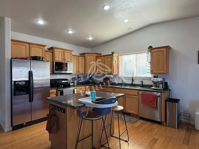 Building Photo - 844 Tori Cir