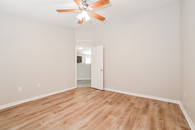 Building Photo - 1504 Sterns Dr