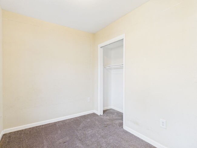 Building Photo - 604 W Vine St