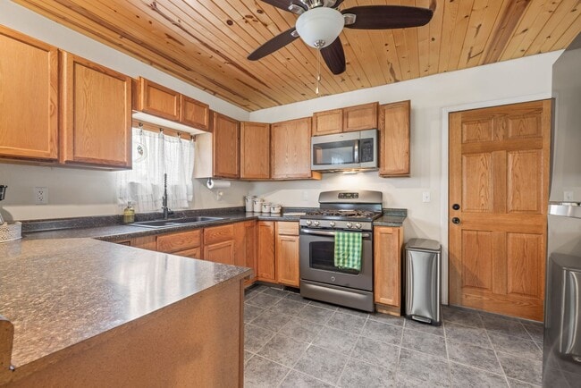 Building Photo - Cute 1 bedroom single family home