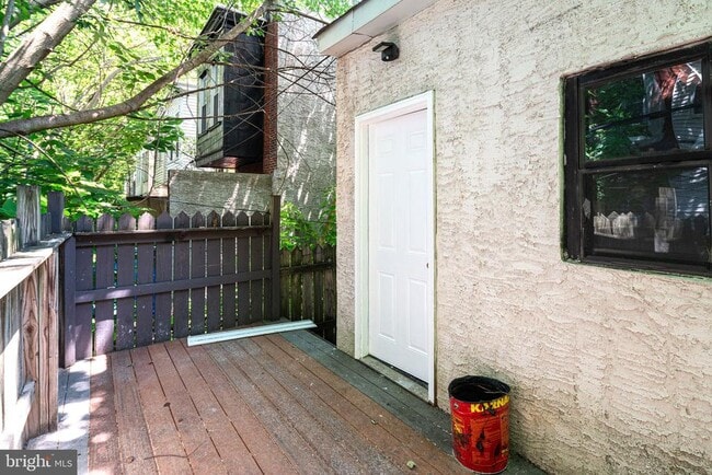 Building Photo - 3857 Wyalusing Ave