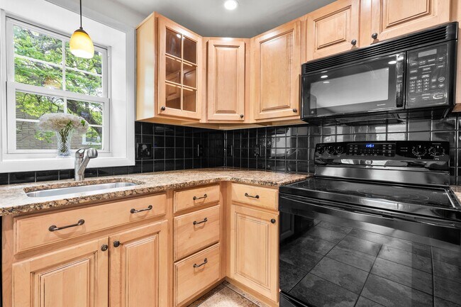 Building Photo - Charming Conshohocken Home | 2 Beds, 2 Baths, Finished Basement, Wine Cellar & 2 Parking Spaces