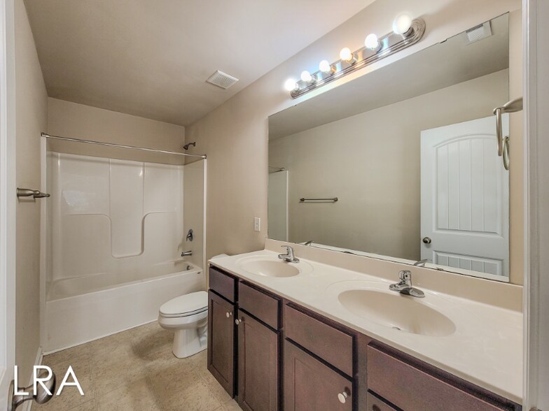 Building Photo - 127 Beacon Woods Dr