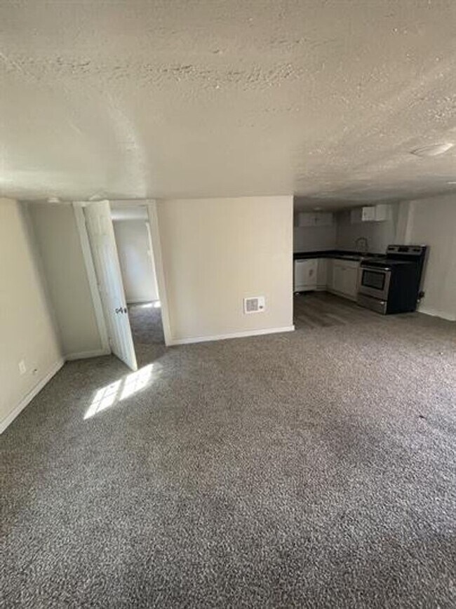 Building Photo - Beautiful  3 bed Bed 1Bath apartment for rent in SE OKC