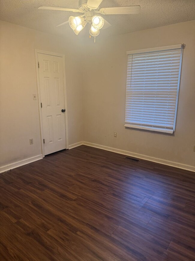Building Photo - 2 Bedroom Home In Stokesdale - Northwest School District!