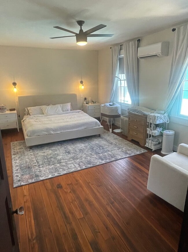 Building Photo - Gorgeous 3BD/2BA Single Family Home in Mid...