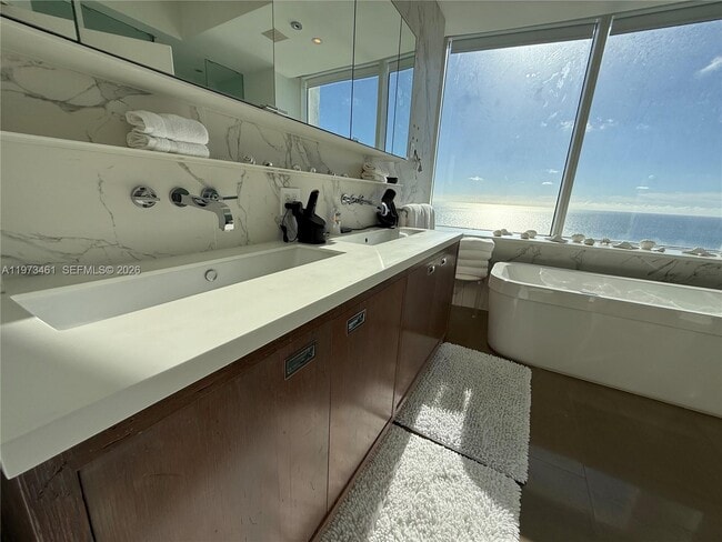 Building Photo - 18101 Collins Ave