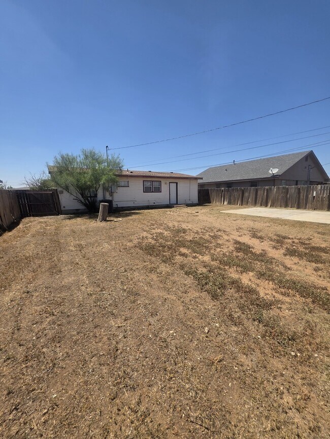 Building Photo - 711 Ruby Dr