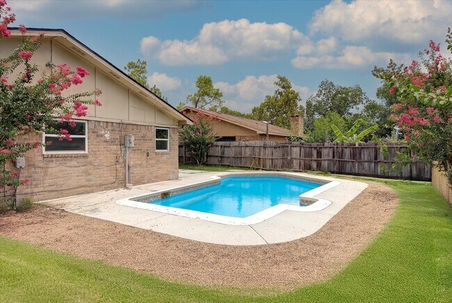 Building Photo - 15507 Sierra Valle Dr