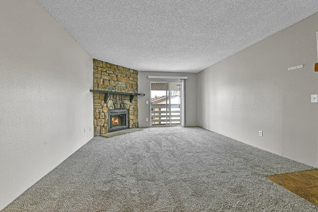 Building Photo - $1,445.95 - 2 Bed, 2 Bath Condo in Denver with In-Unit Laundry!