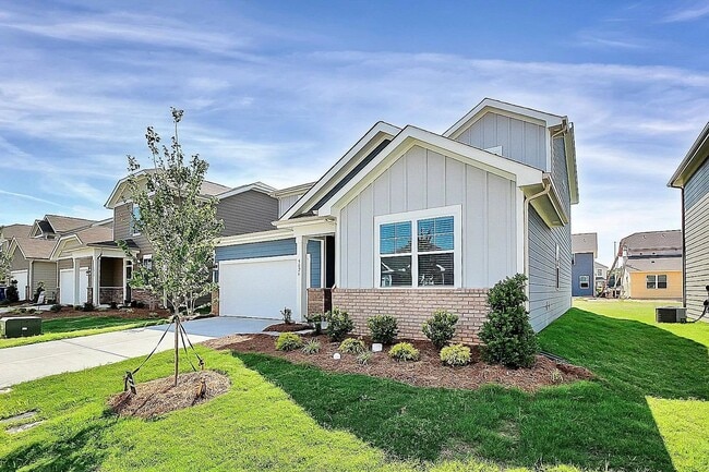 Building Photo - Home with 4 bedrooms, 3 full baths Fence in Yard