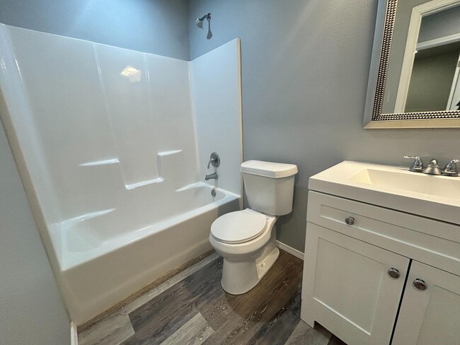 Building Photo - 1107 N Englewood Ave