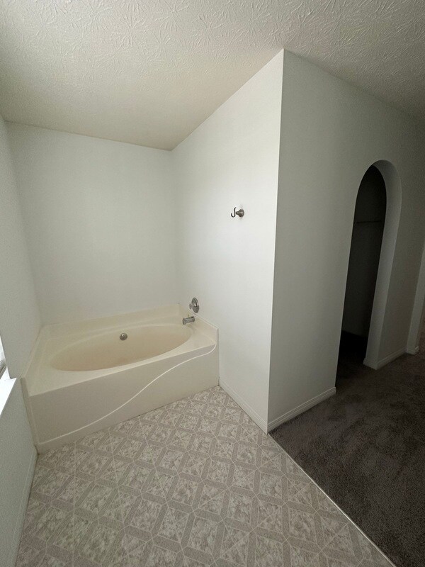 Building Photo - 1767 Damos Way