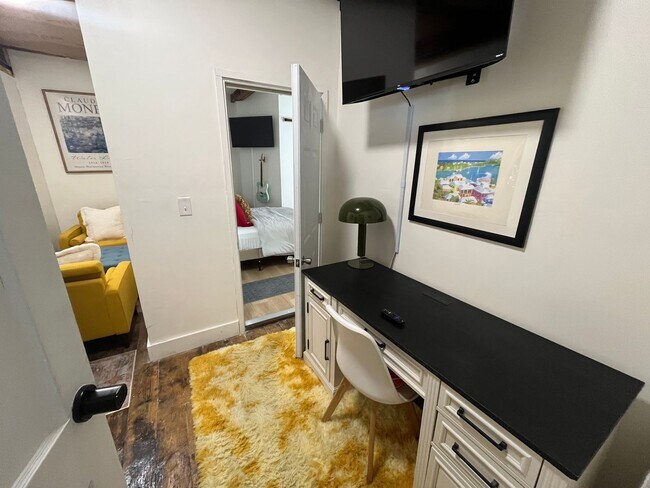 Building Photo - Fully Furnished 4 Bed Single Family House ...